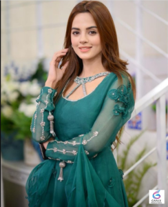 Komal Meer Biography – Pakistani actress posing during a photoshoot, known for her hit dramas, successful television career, and elegant style in 2026.