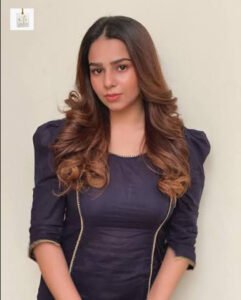 Hareem Sohail smiling during a Pakistani drama actress photoshoot