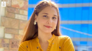 Hina Altaf posing for a stylish Pakistani actress portrait