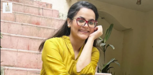 Qudsia Ali Pakistani actress posing for a professional photo
