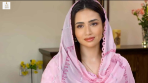 Sana Javed and Feroze Khan in Aye Musht-E-Khaak drama