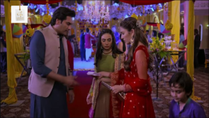 Ayeza Khan in a memorable scene from Meray Paas Tum Ho